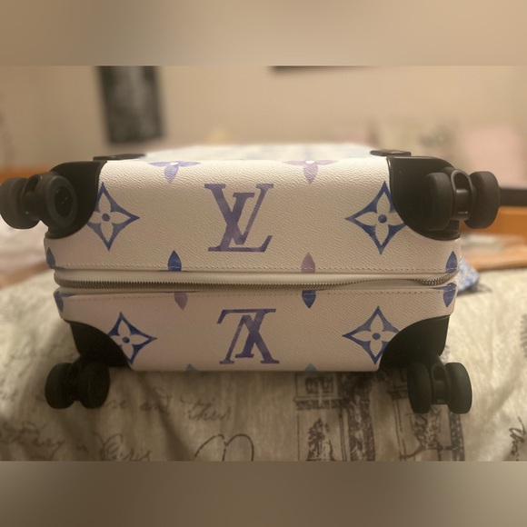 Louis Vuitton 2023 RARE By the Pool Horizon 55 Suitcase Resort Blue - Picture 4 of 8